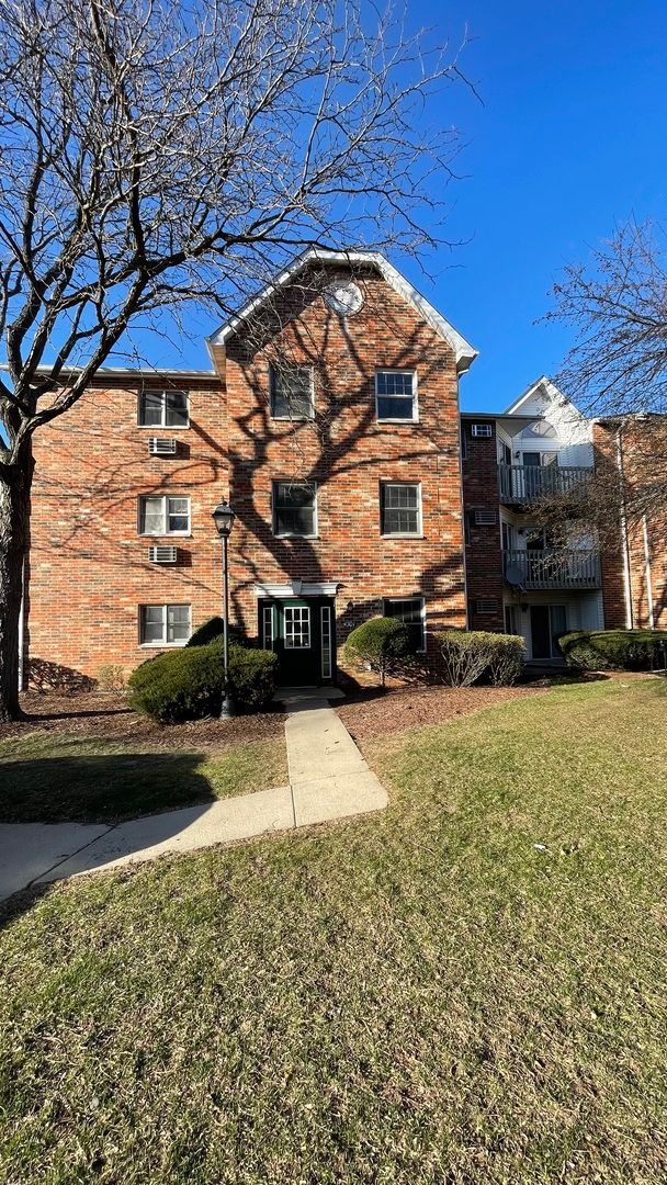 4301 W Shamrock Lane #2D — McHenry, IL 60050