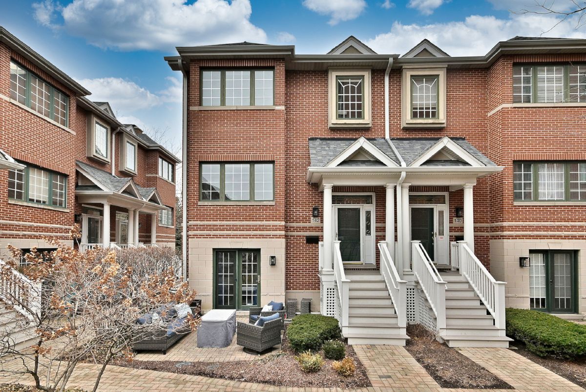 142 3rd Street, Elmhurst, IL 60126