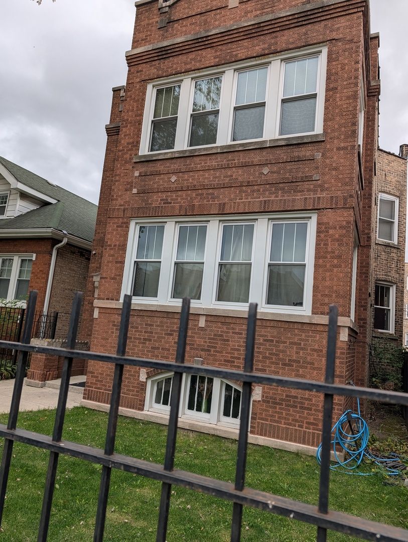 4055 W Nelson Street — Chicago, IL 60641