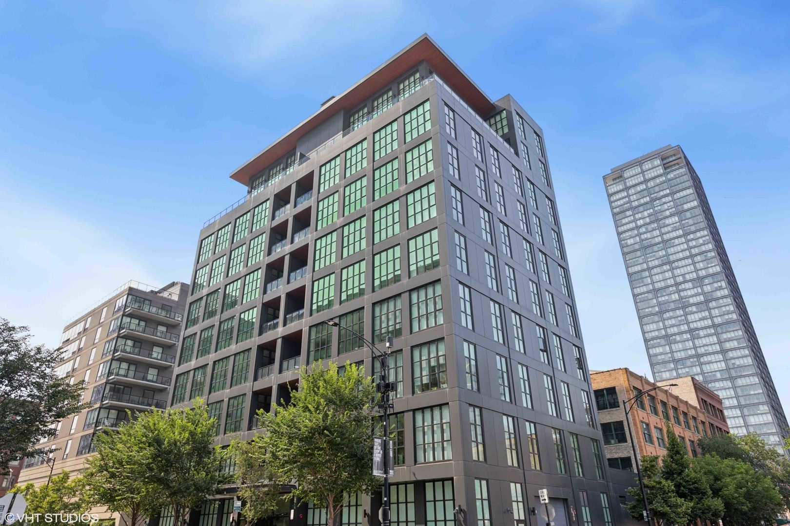 900 W Washington Boulevard #802 — Chicago, IL 60607