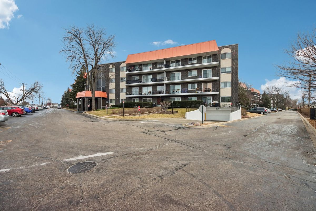 4949 Golf Road, Skokie, IL 60077