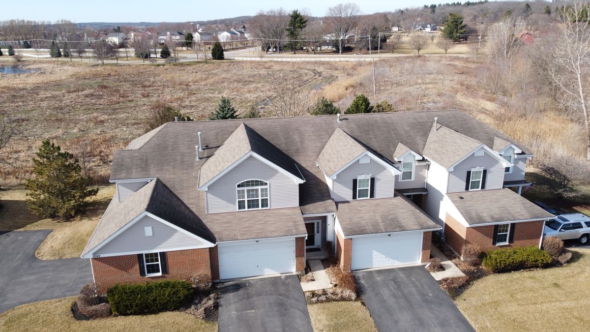 1053 Carrick Lane, McHenry, IL 60050