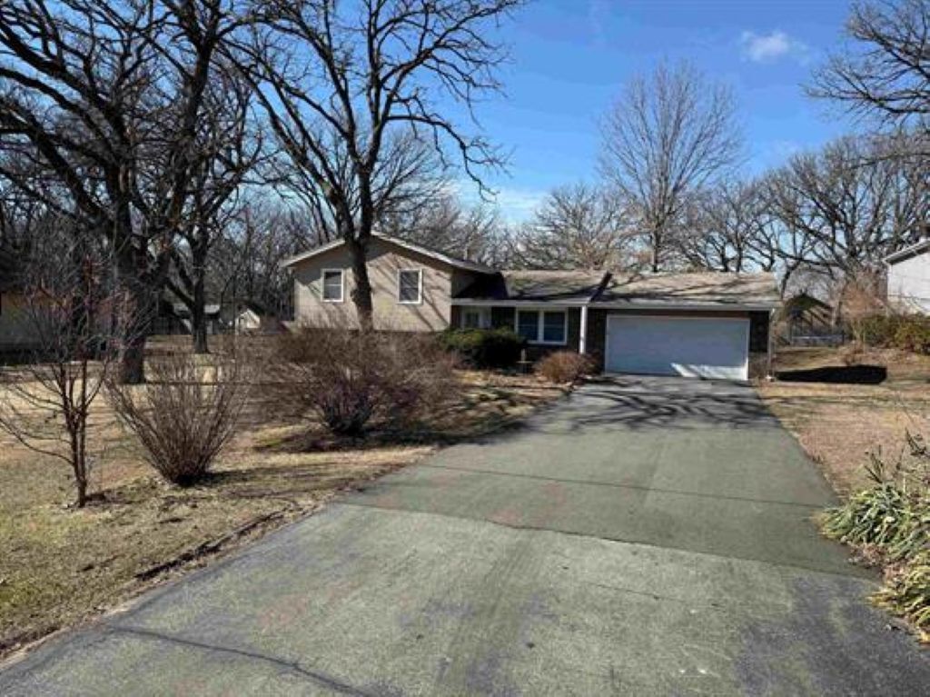 11392 Edgemere Terrace — Roscoe, IL 61073