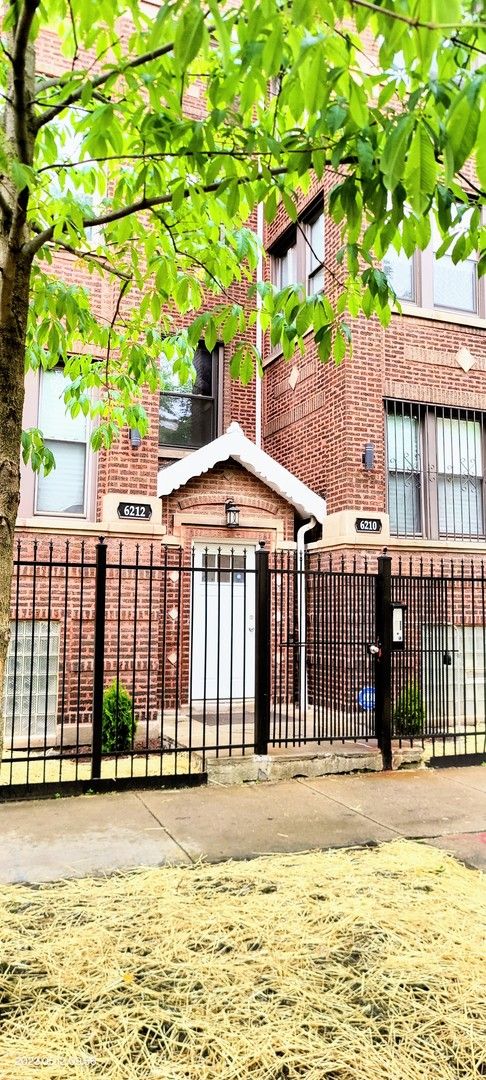 6210 S Eberhart Avenue #1N — Chicago, IL 60637
