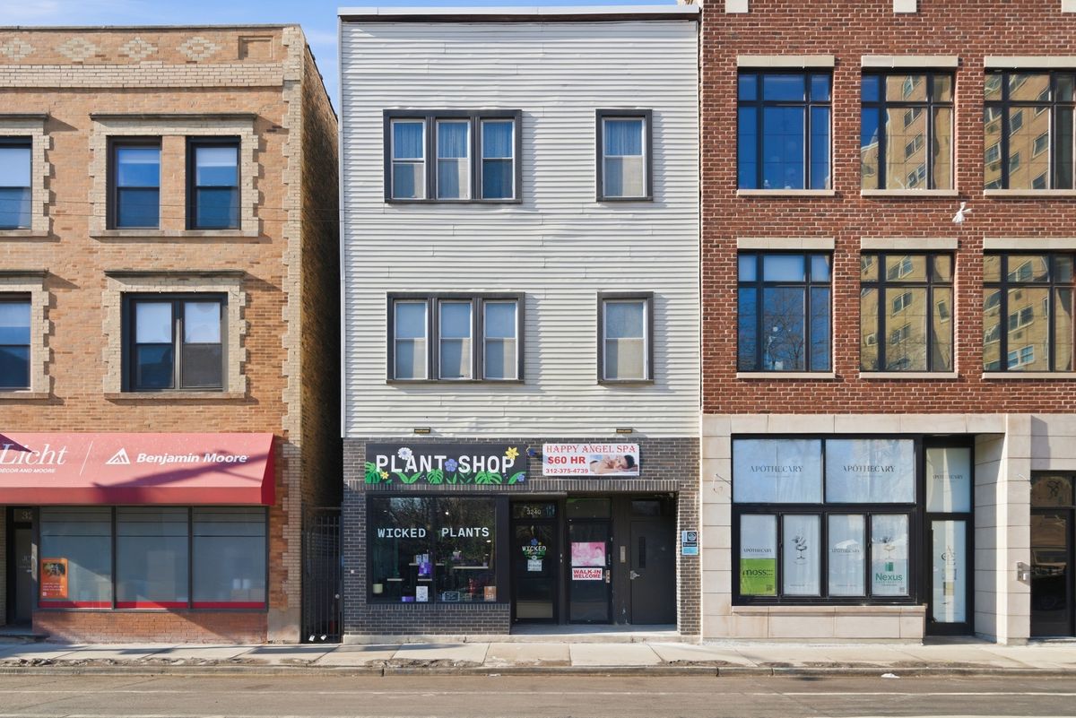 3240 Clark Street, Chicago, IL 60657