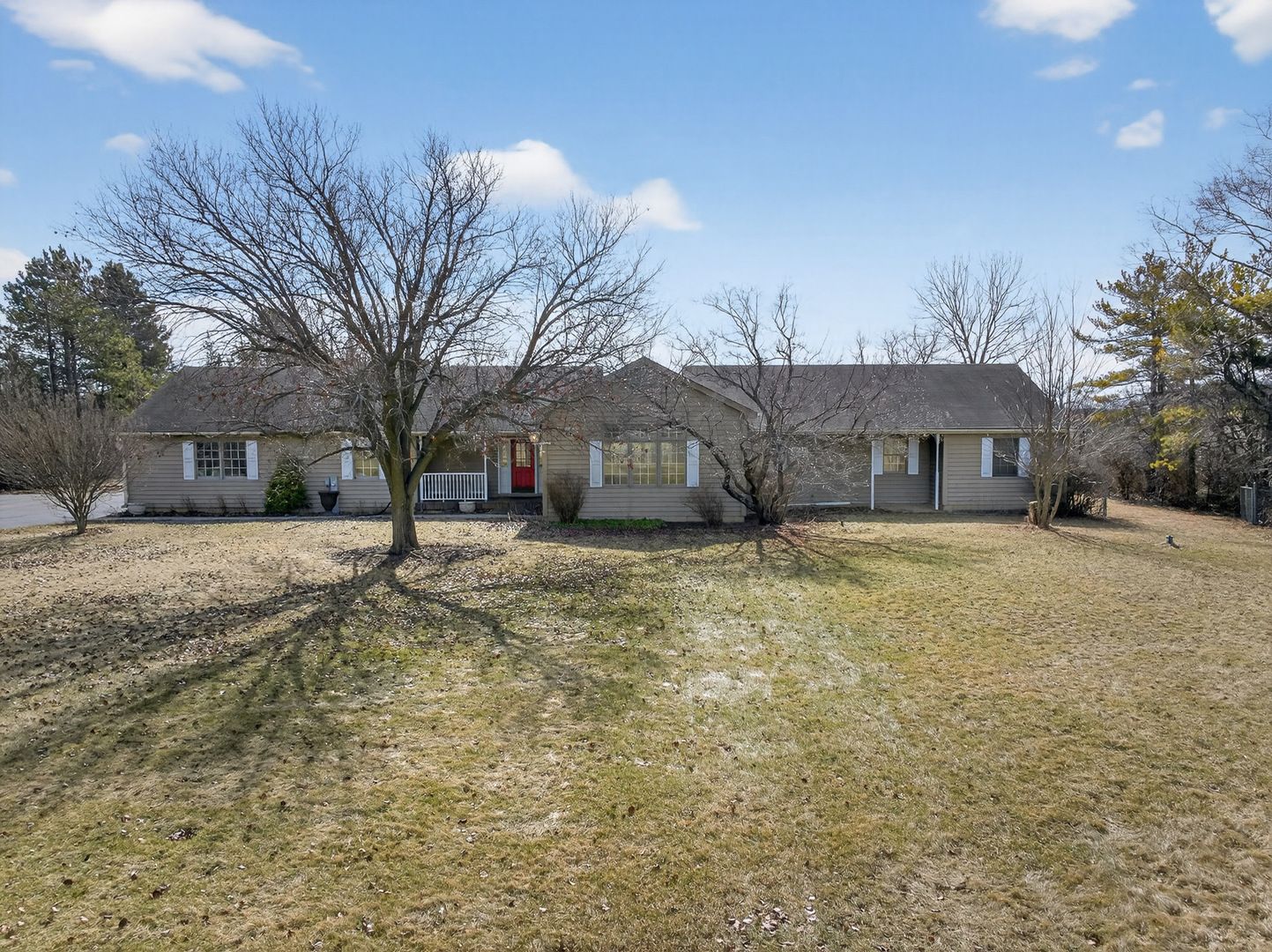 25651 W Illinois Route 60 Highway — Grayslake, IL 60030