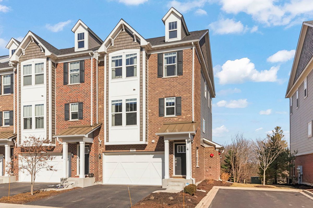941 Coletta Circle, Naperville, IL 60563
