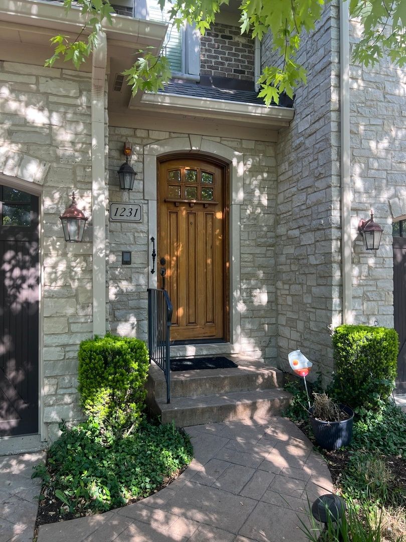 1231 Caroline Court, Vernon Hills, IL 60061