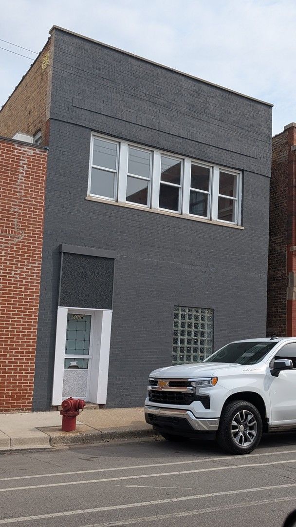 5028 Lawrence Avenue — Chicago, IL 60630