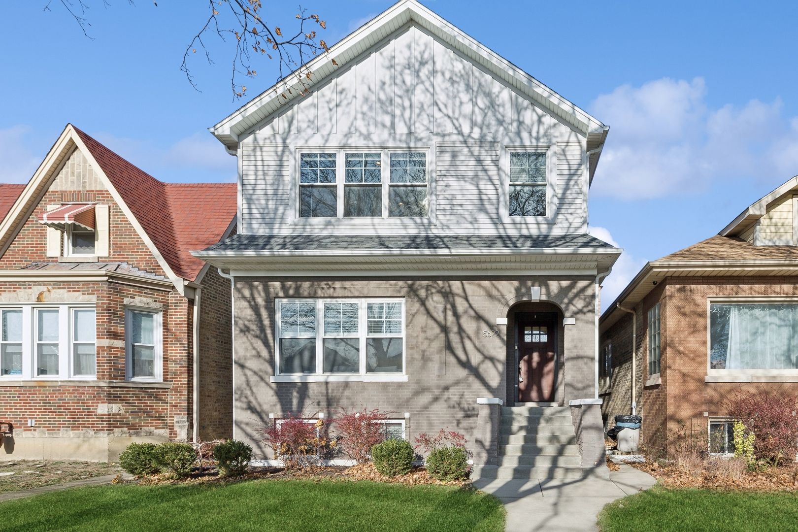 5622 W Pensacola Avenue — Chicago, IL 60634