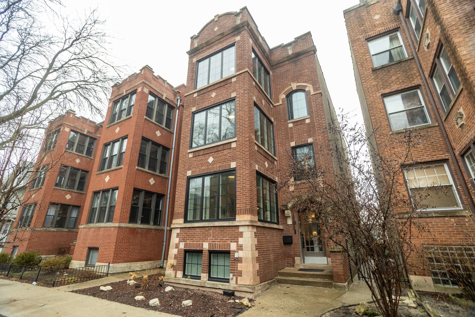 5643 N Glenwood Avenue — Chicago, IL 60660