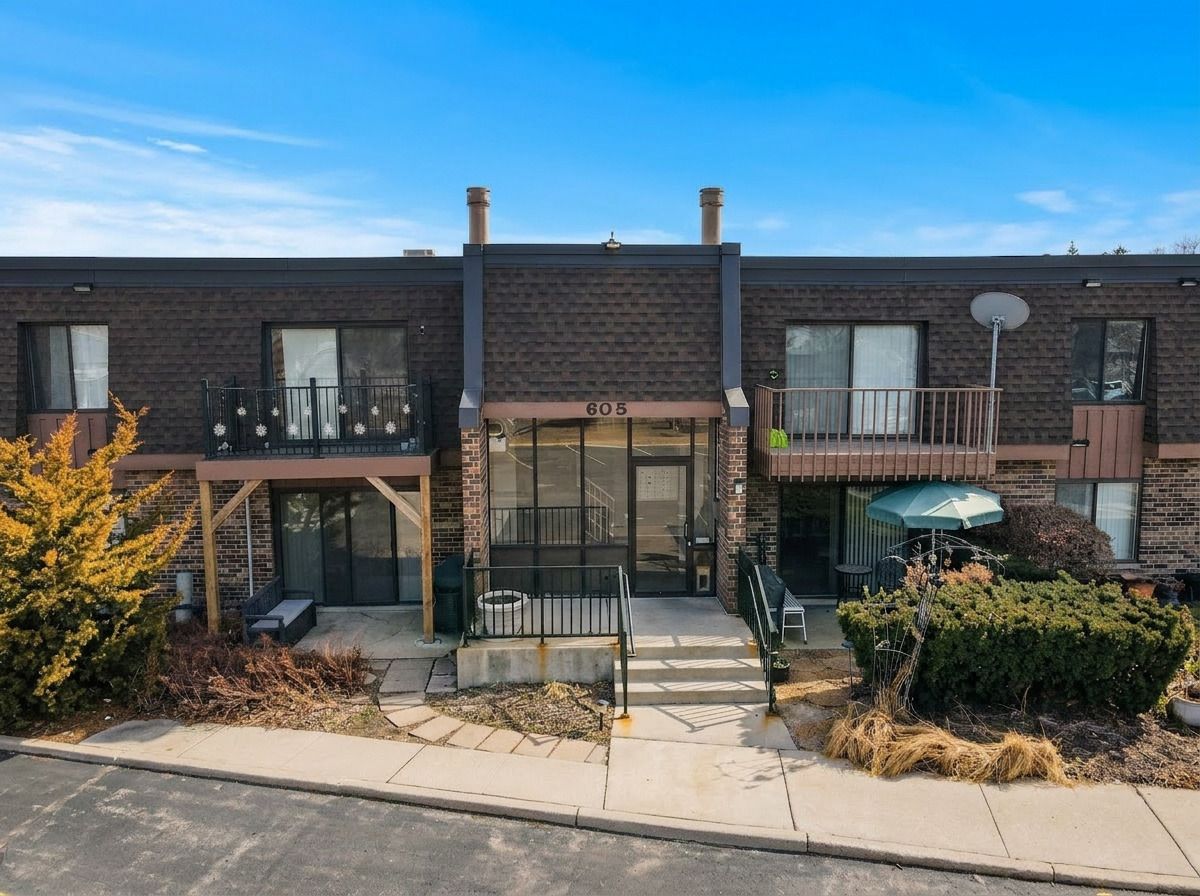 605 Limerick Lane #2B — Schaumburg, IL 60193