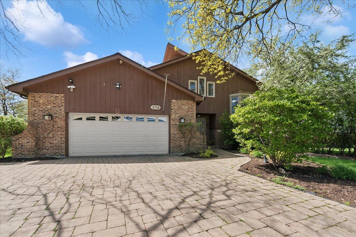 2718 N Elm Lane N — Arlington Heights, IL 60004