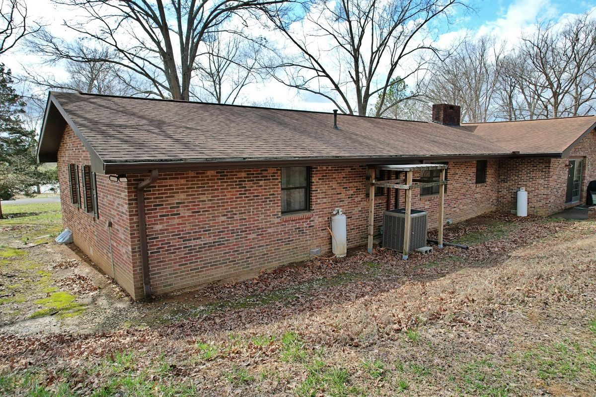 390 Hensley Hills Drive, Vienna, IL 62995