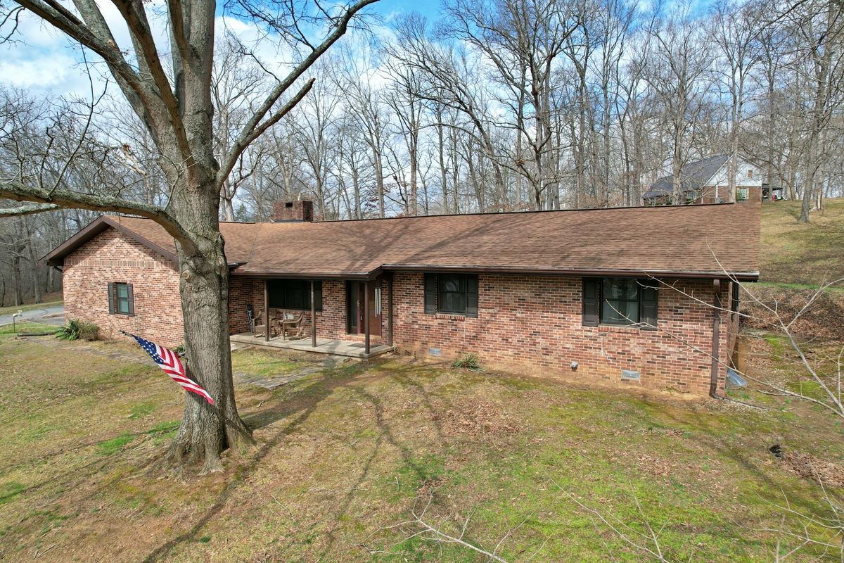 390 Hensley Hills Drive, Vienna, IL 62995
