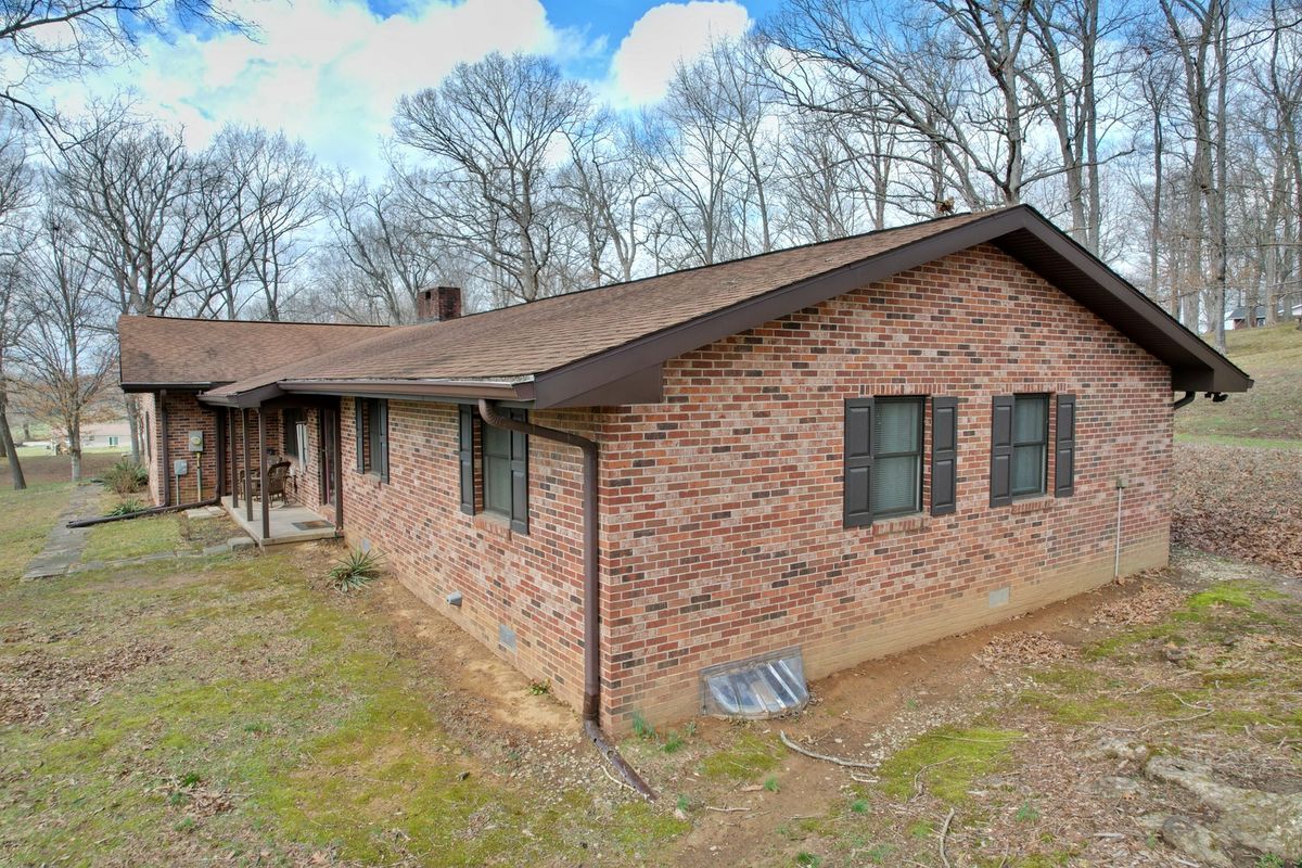 390 Hensley Hills Drive, Vienna, IL 62995