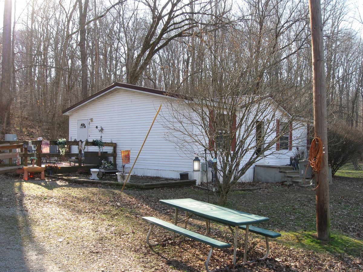 339 Bassett Boulevard, Elizabethtown, IL 62931