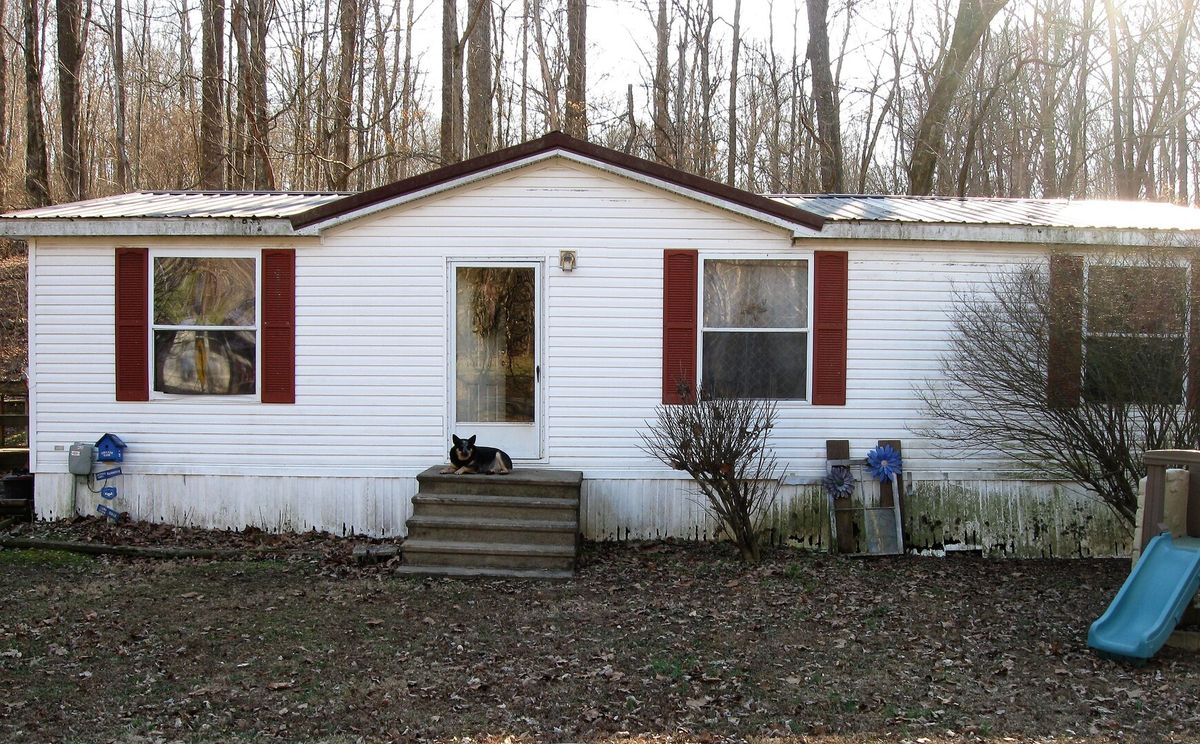 339 Bassett Boulevard, Elizabethtown, IL 62931