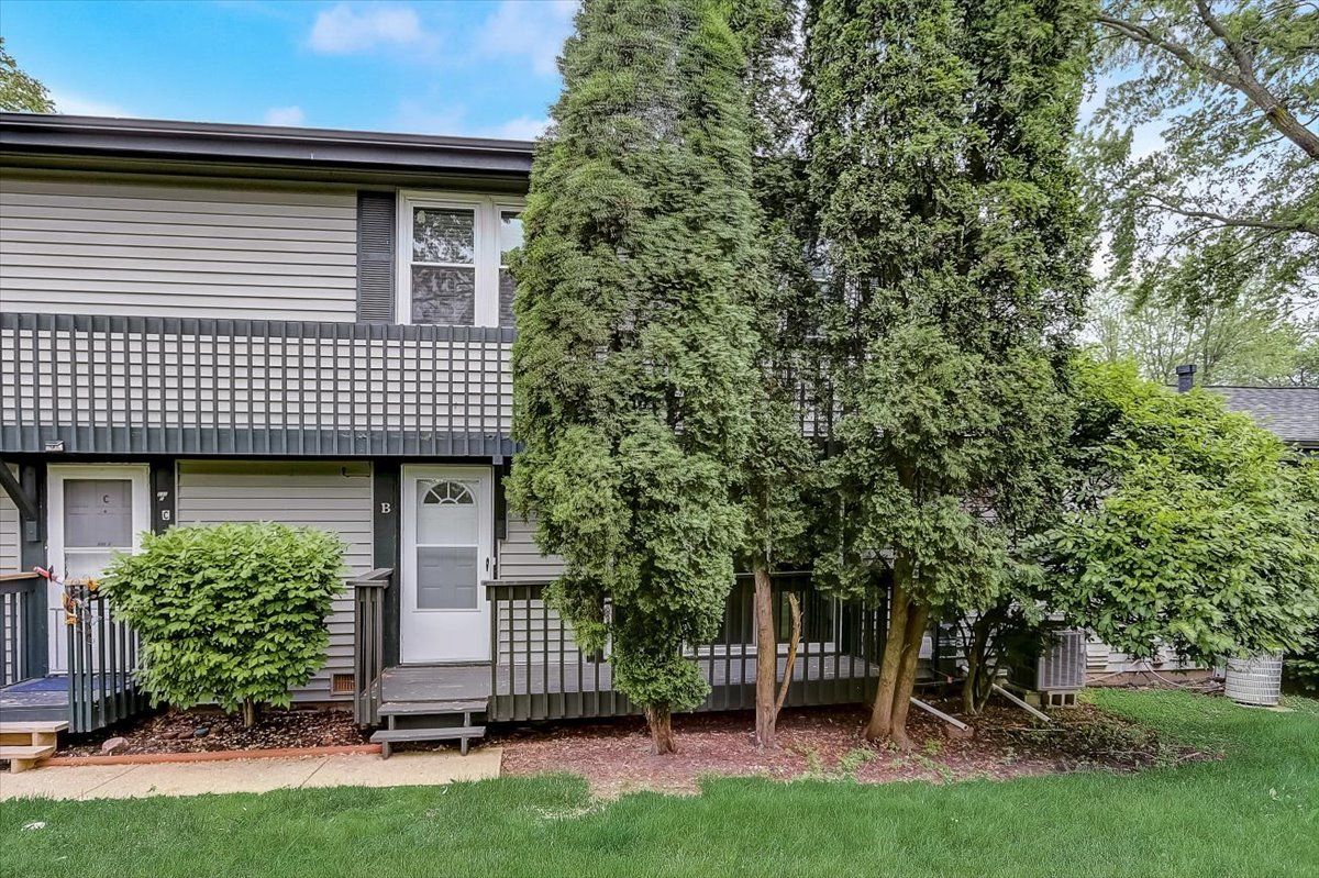 231 Dakota Court #B — Bolingbrook, IL 60440