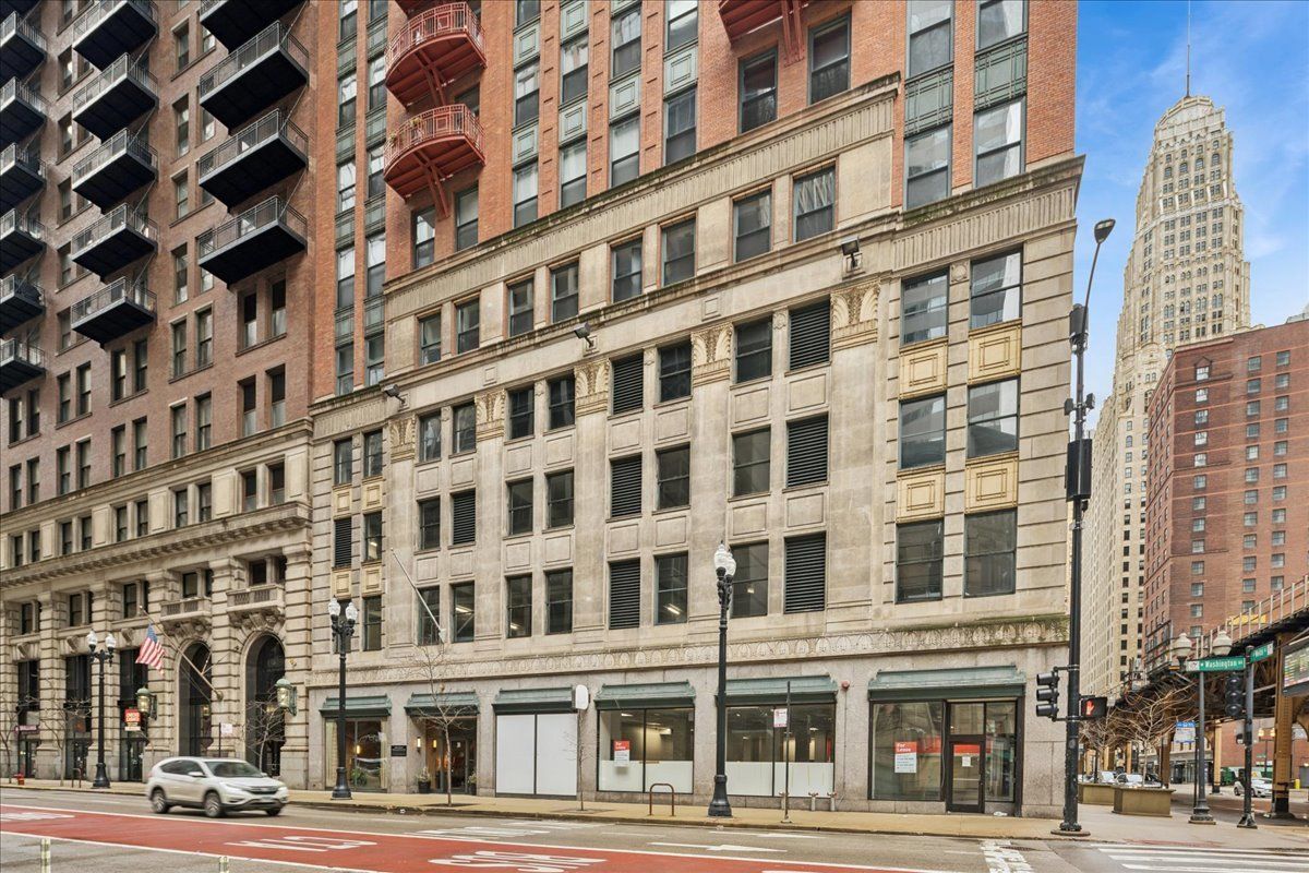 208 W Washington Street #2007 — Chicago, IL 60606