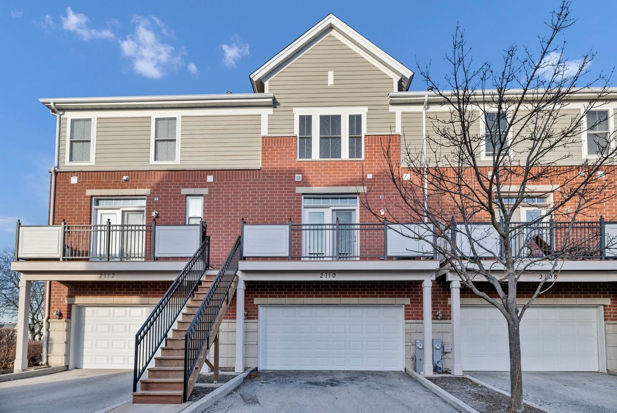 2110 Crambourne Way, Arlington Heights, IL 60005