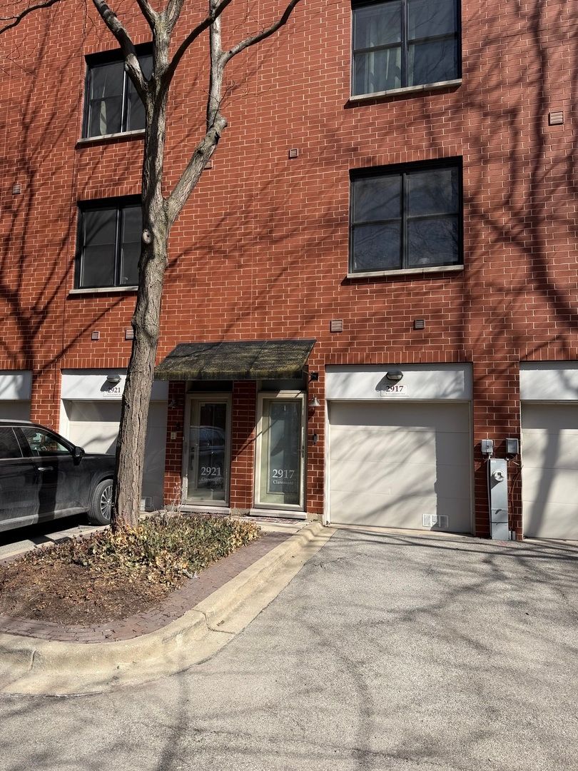 2917 Claremont Avenue — Chicago, IL 60618
