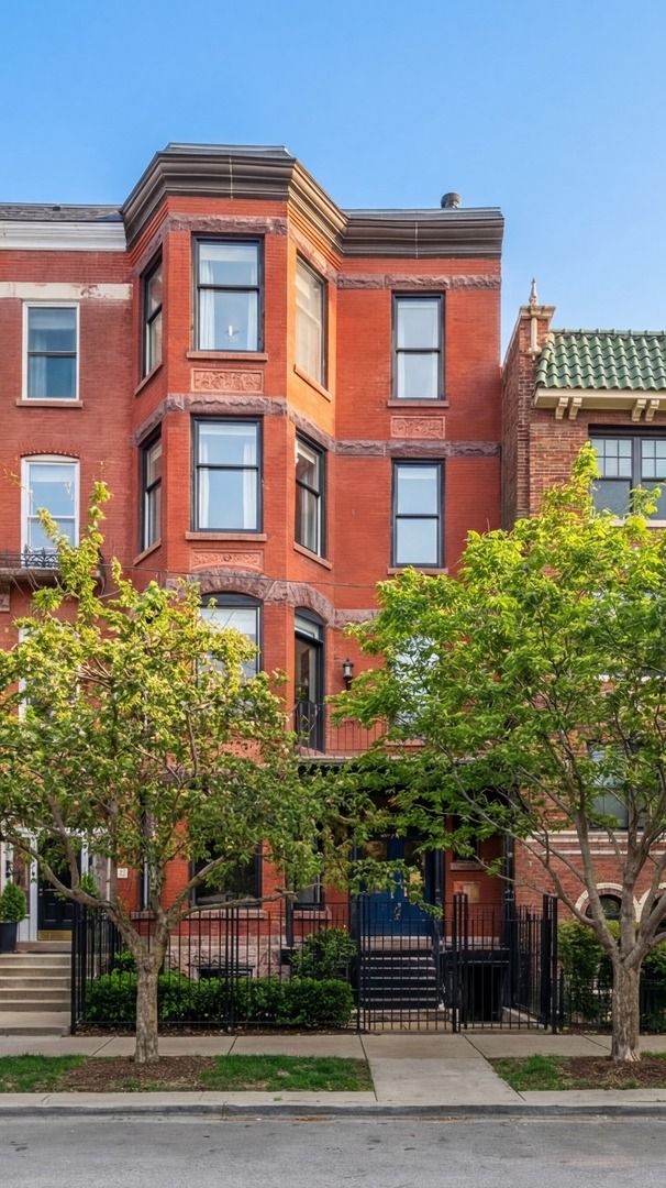 1816 N Lincoln Park West — Chicago, IL 60614