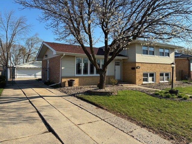 4444 Lisa Lane — Oak Forest, IL 60452