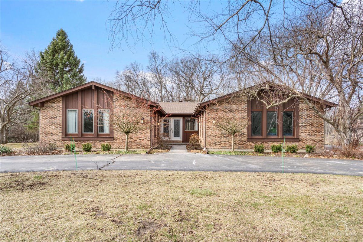 21805 Hidden Valley Drive, Kildeer, IL 60047