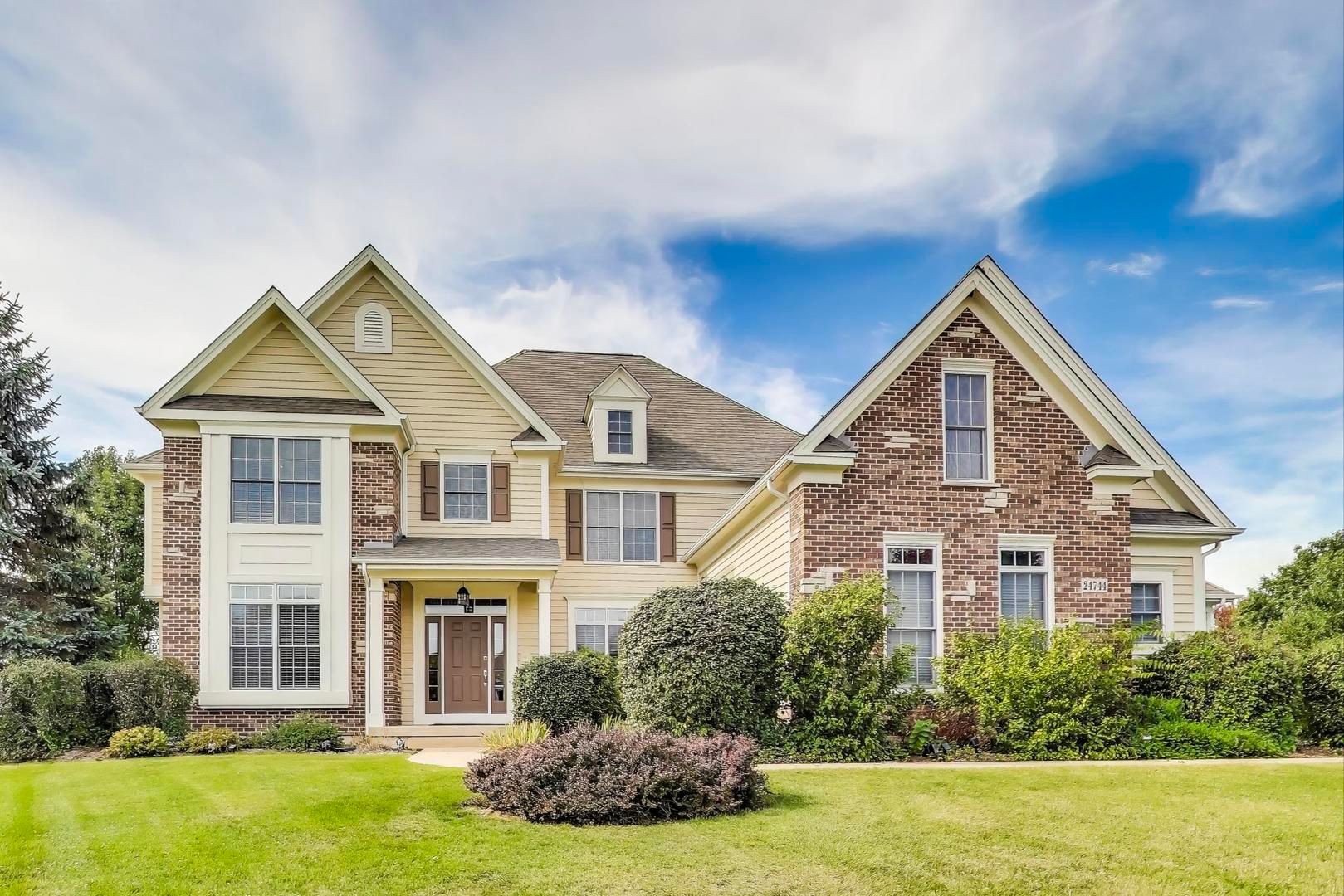 24744 N Golden Oat Circle — Cary, IL 60013