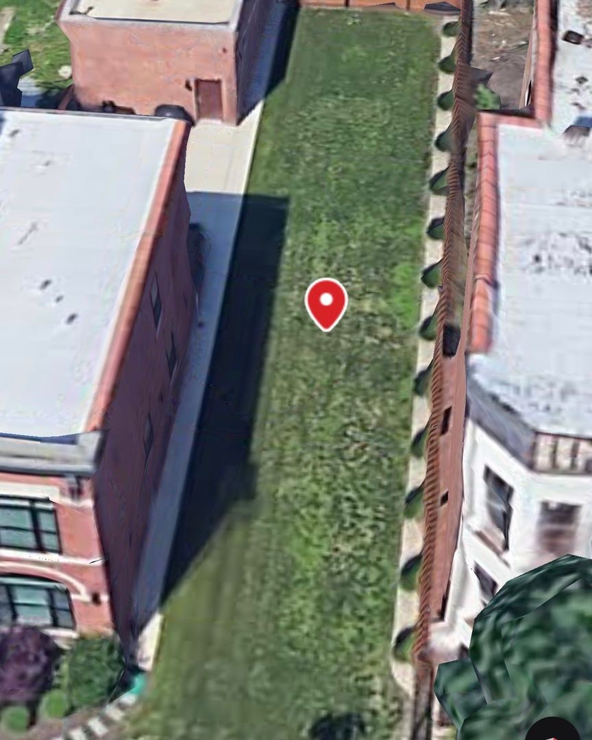 3364 S Giles Avenue — Chicago, IL 60616