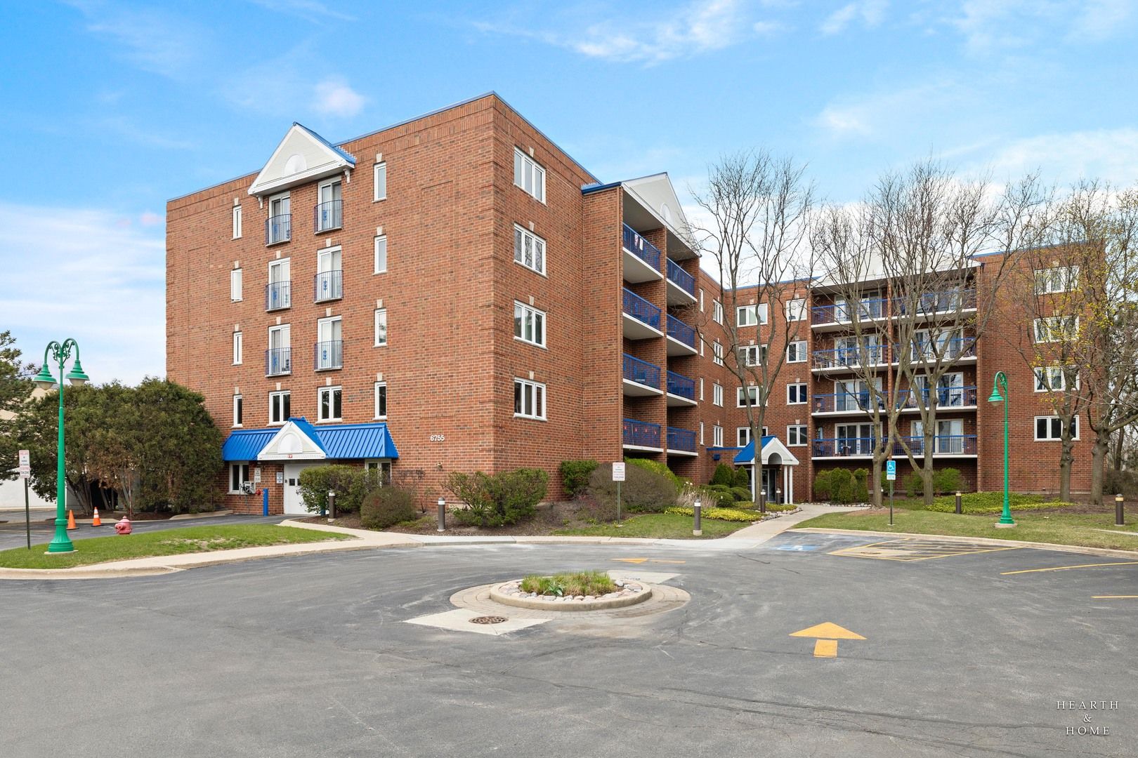 6755 N Milwaukee Avenue #303 — Niles, IL 60714