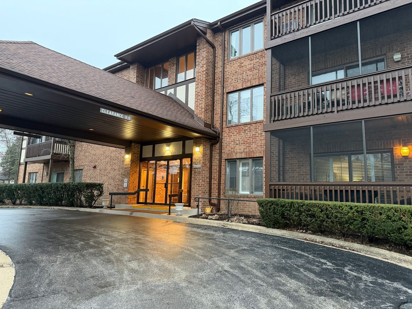 7737 W Golf Drive #101 — Palos Heights, IL 60463