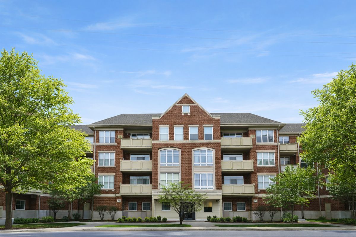 77 Quentin Road, Palatine, IL 60067