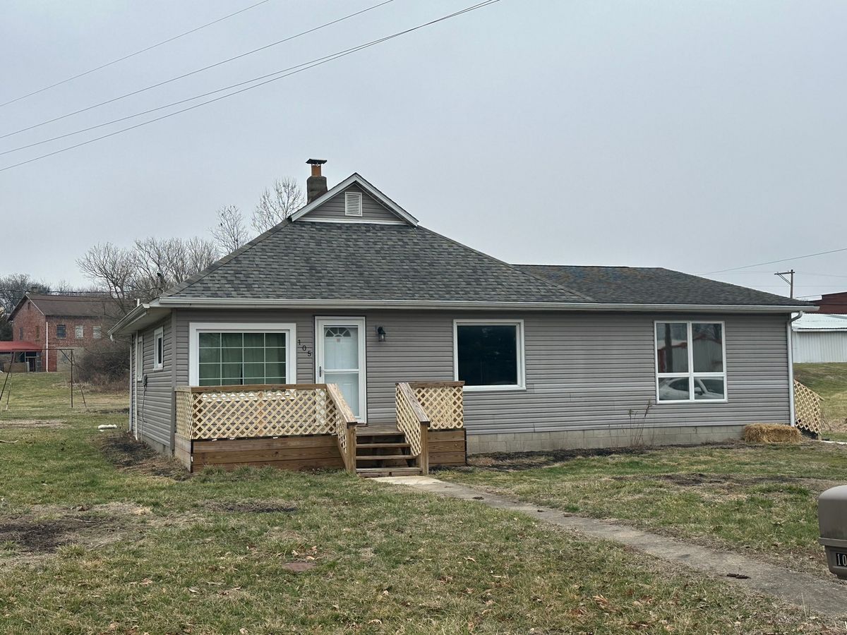 105 Epperson Drive, Mcleansboro, IL 62859