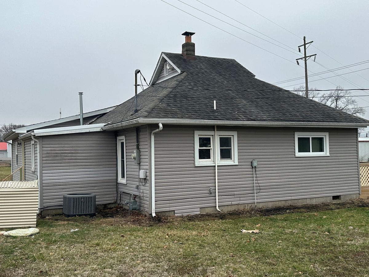 105 Epperson Drive, Mcleansboro, IL 62859