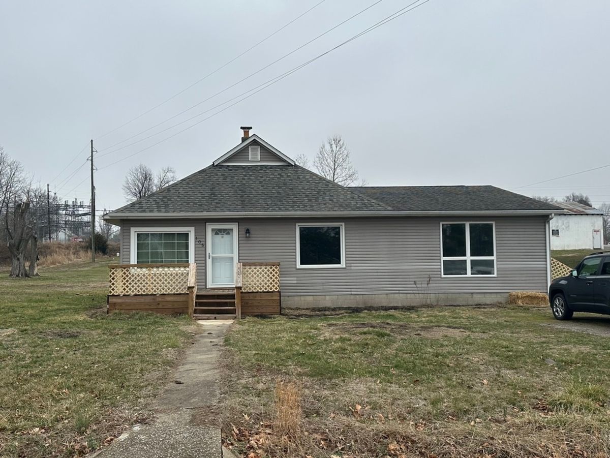 105 Epperson Drive, Mcleansboro, IL 62859