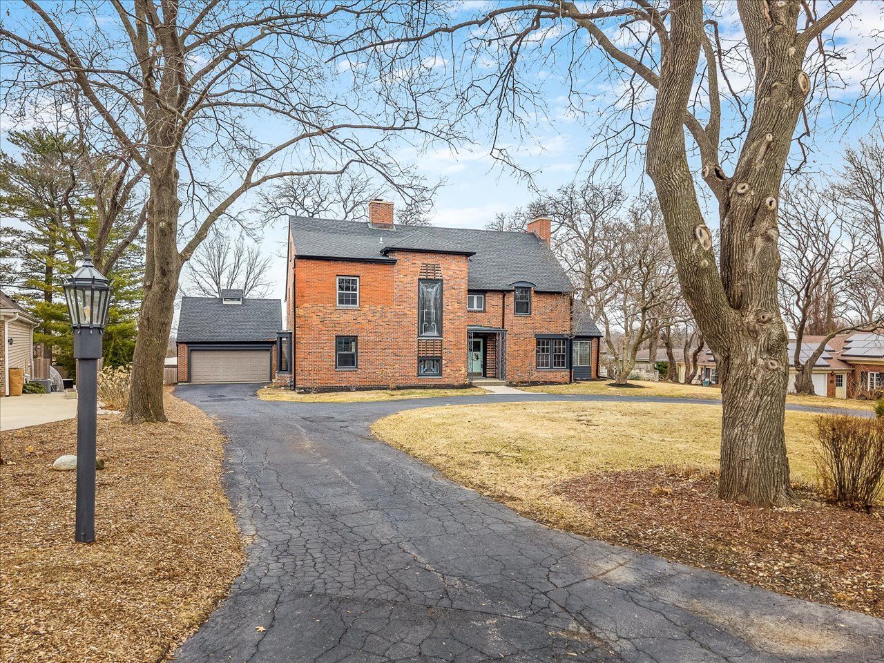 2014 Glenview Road — Rockford, IL 61107