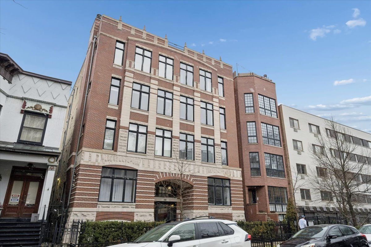 540 Oakdale Avenue, Chicago, IL 60657