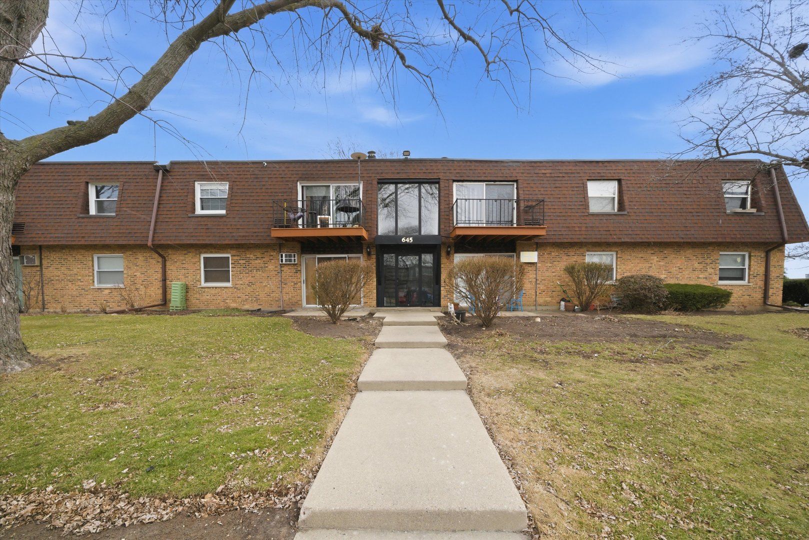 645 Grove Drive #202 — Buffalo Grove, IL 60089