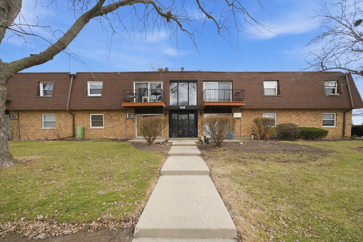 645 Grove Drive, Buffalo Grove, IL 60089