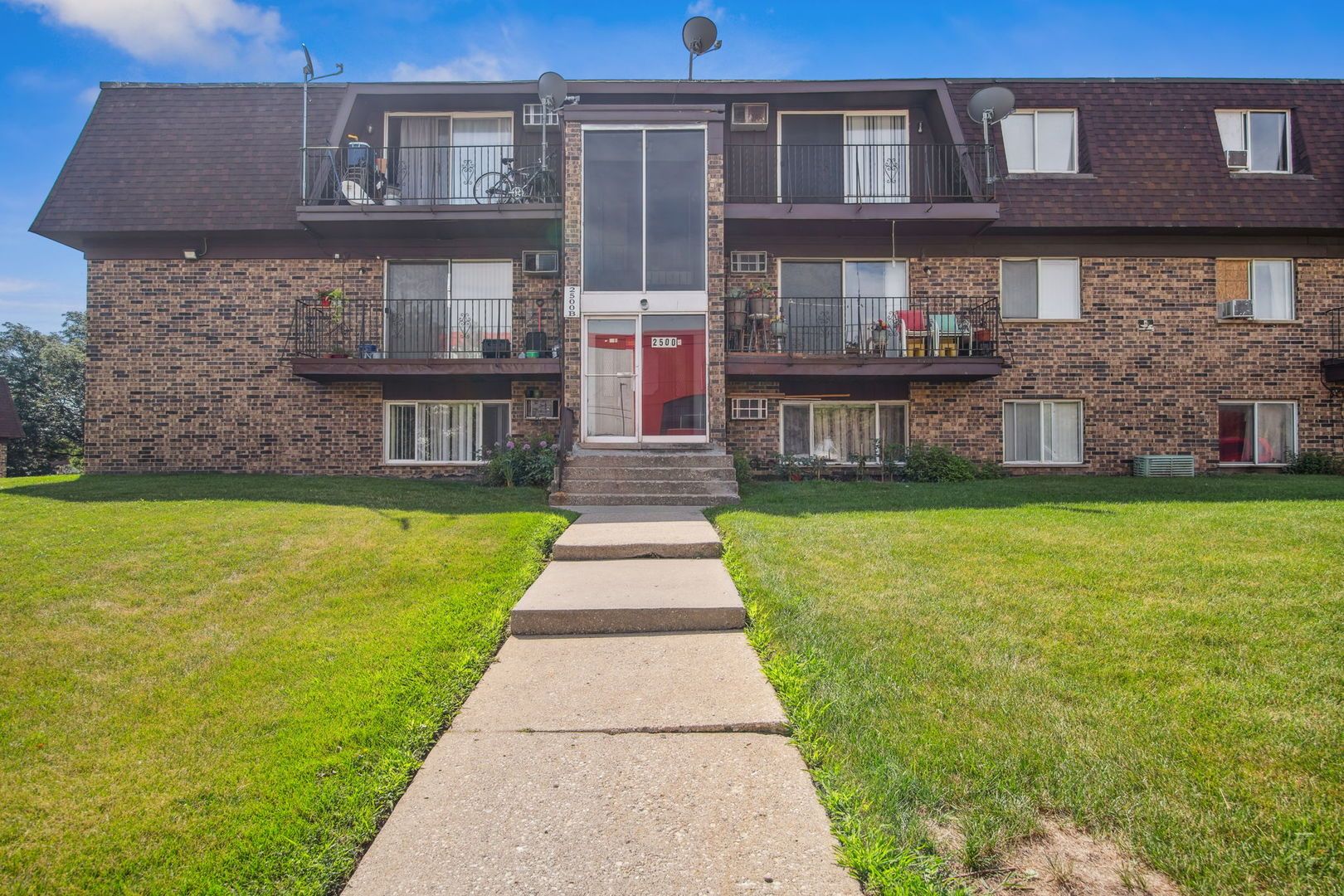 2500 Mark Thomas Lane #5B — Hanover Park, IL 60133