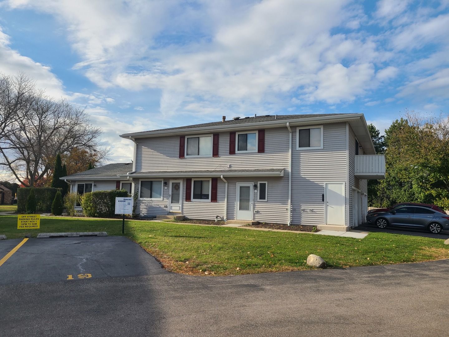2S717 Winchester Circle #4 — Warrenville, IL 60555