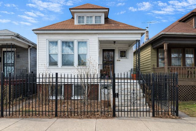 8748 Marquette Avenue, Chicago, IL 60617