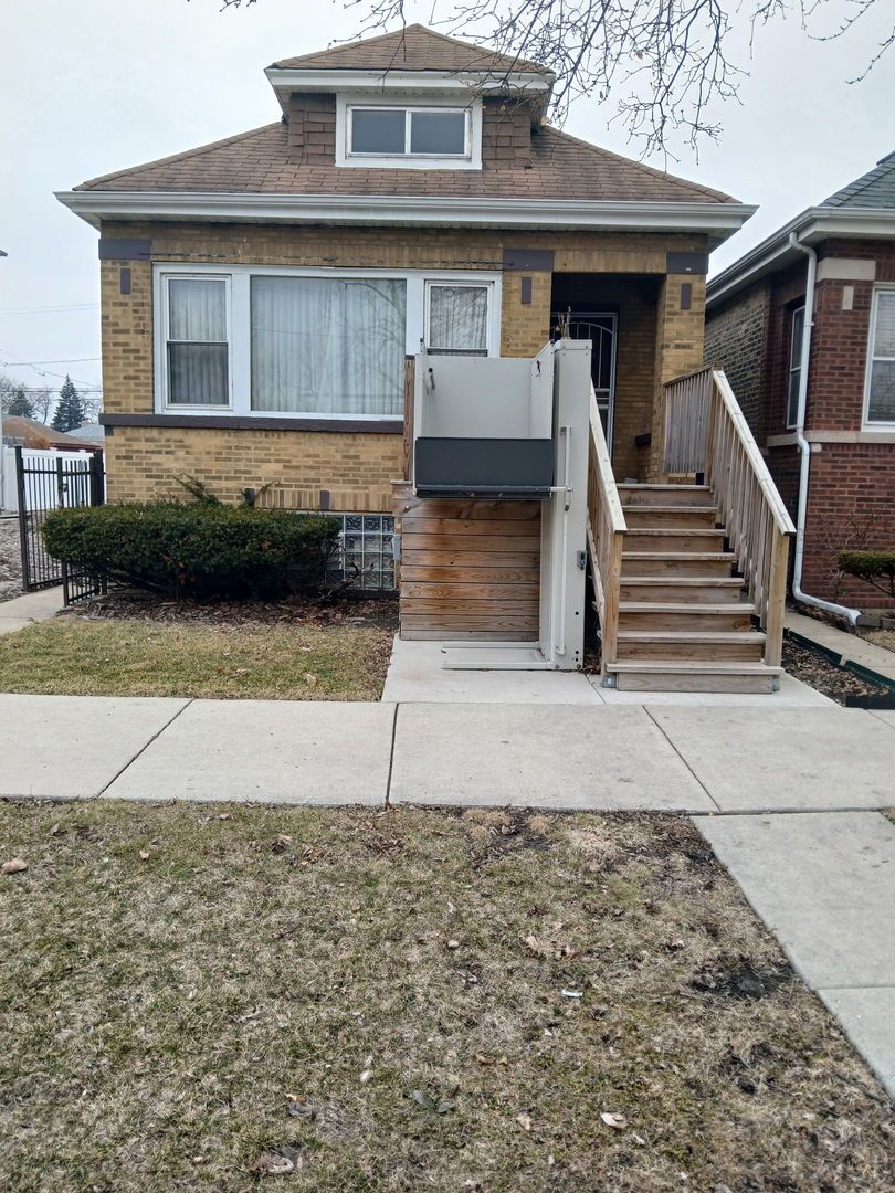 6942 Bell Avenue, Chicago, IL 60636