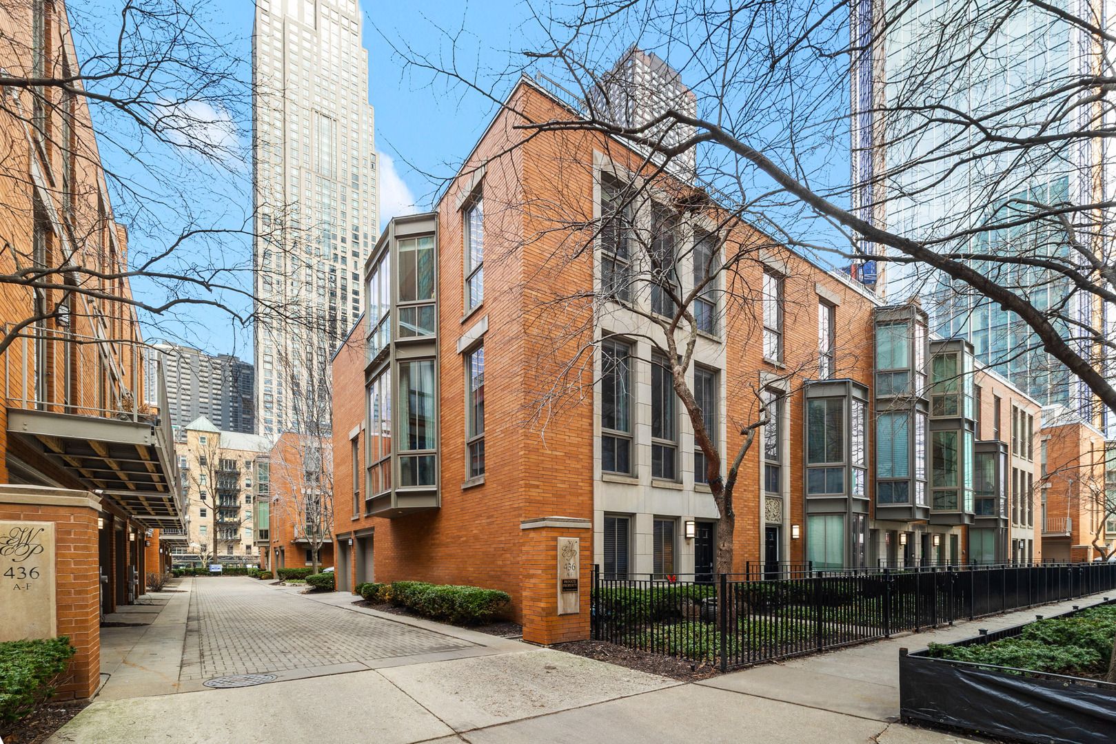 438 E North Water Street — Chicago, IL 60611