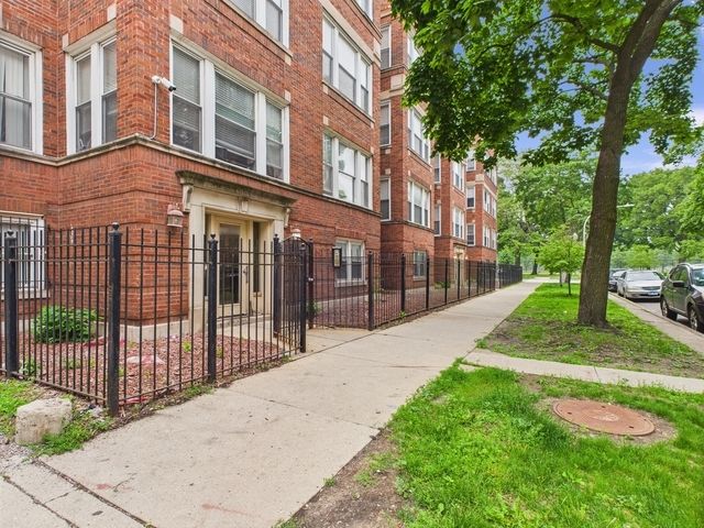 1729 E 67th Street #2E — Chicago, IL 60649