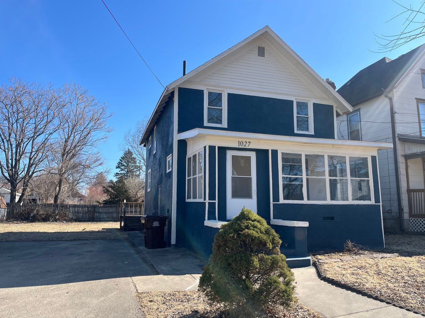 1027 S Chicago Avenue — Freeport, IL 61032