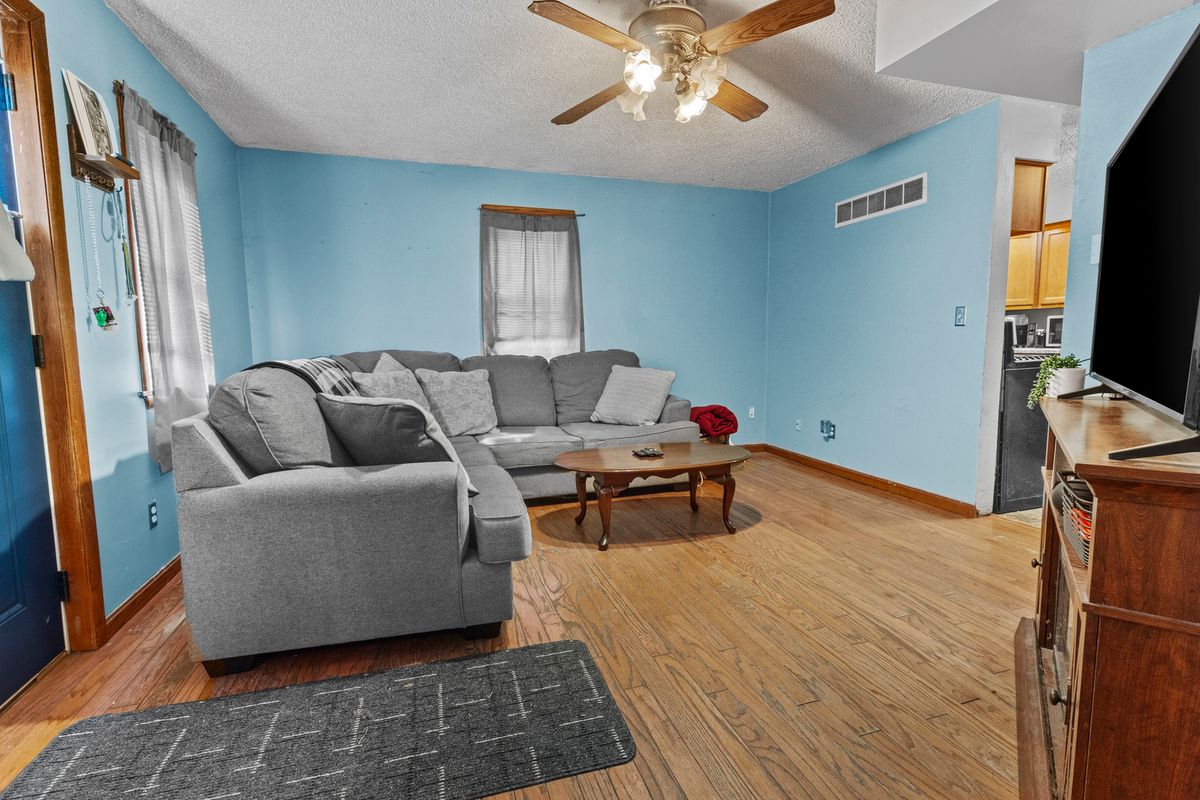 207 E Taylor Street, Grant Park, IL 60940