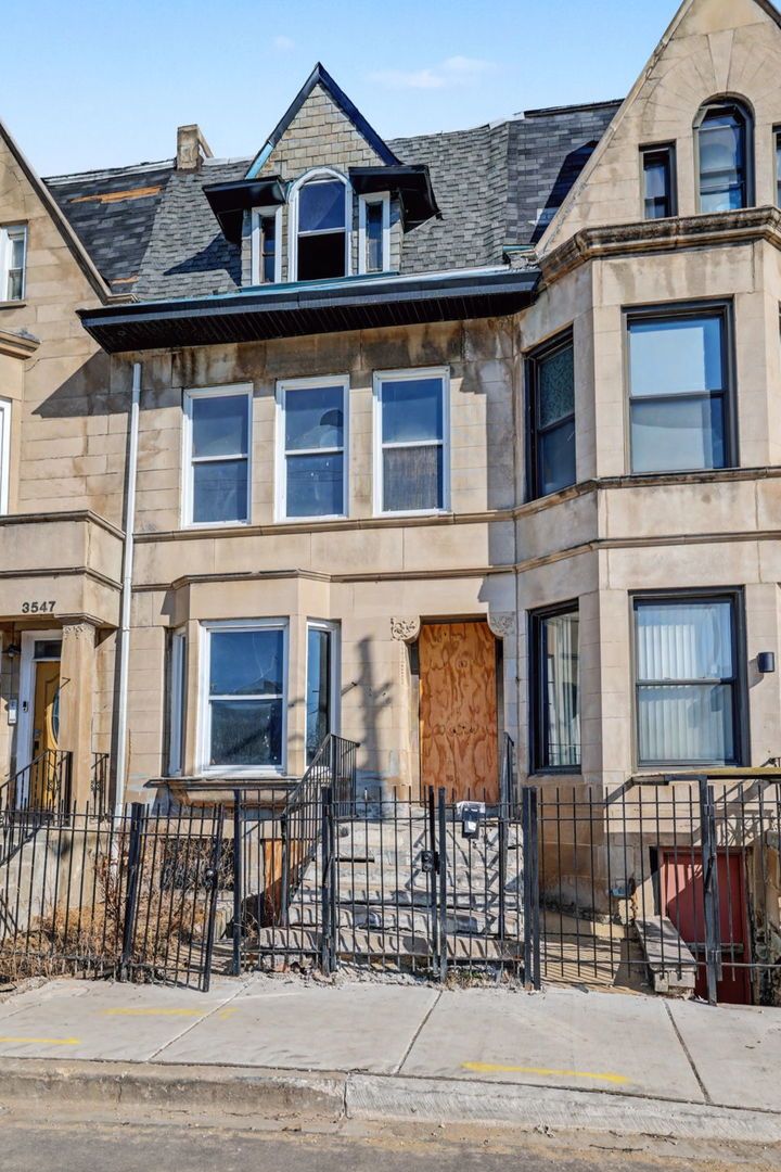 3549 S Indiana Avenue — Chicago, IL 60653
